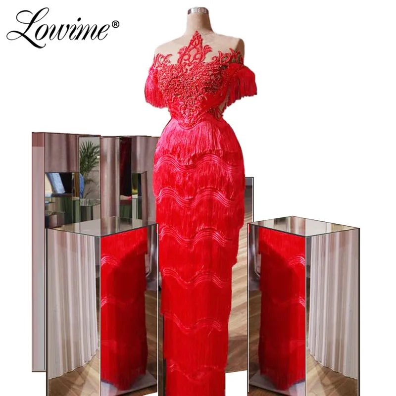 Женское вечернее платье красное прямое с аппликацией и вырезом кисточками для