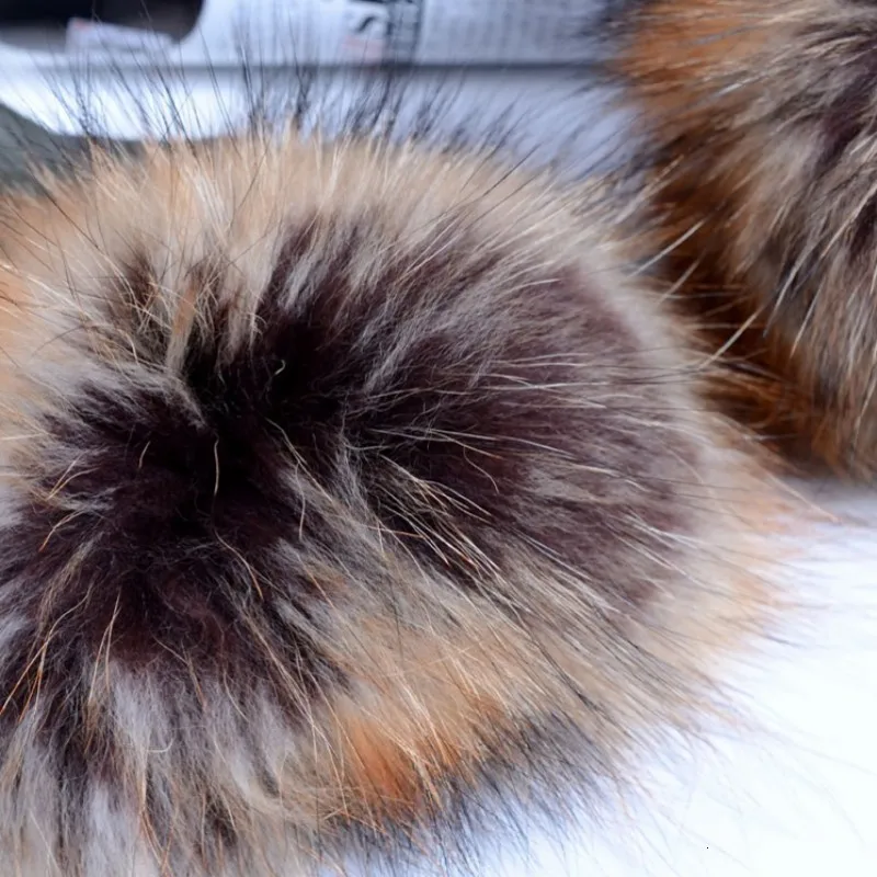 Женские кожаные перчатки с мехом енота черные красные зеленые из овчины для