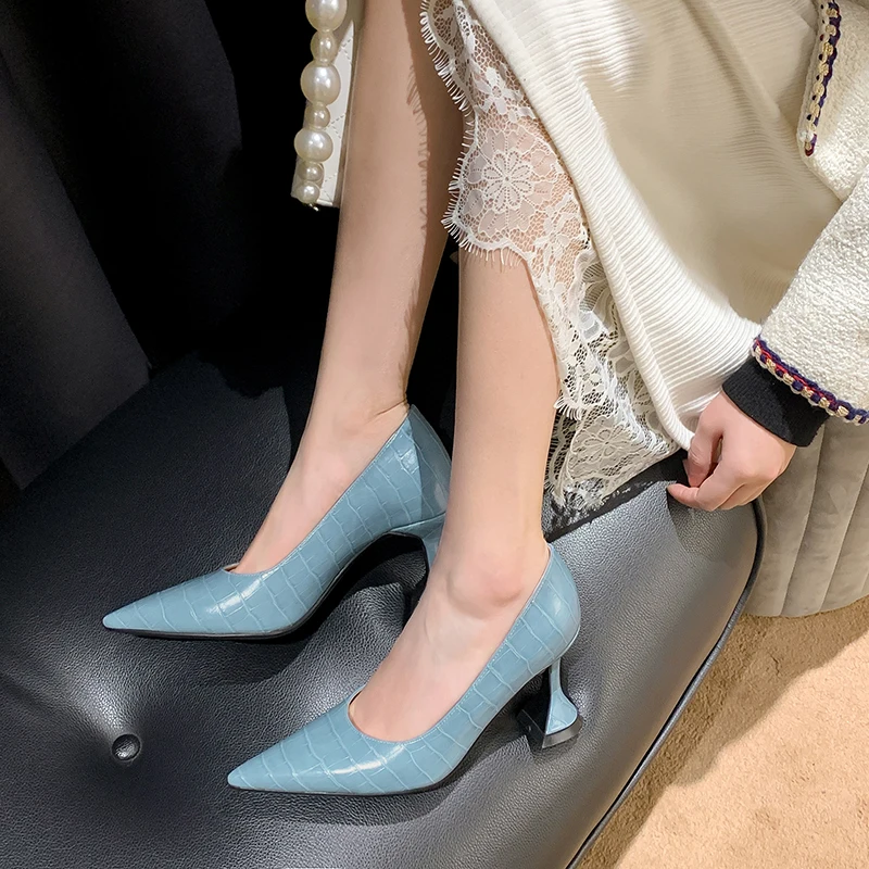 

Туфли-лодочки очень высокие винные с тиснением под камень, туфли-лодочки с острым носком, пикантные женские туфли на высоком каблуке, классические женские туфли в стиле ретро