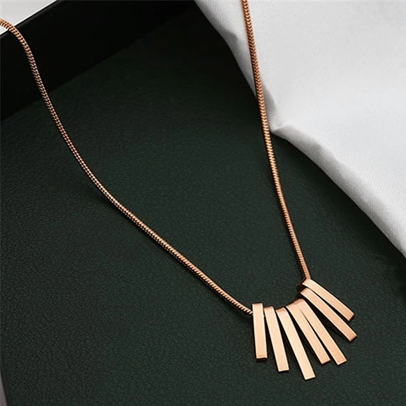 

Simple Strip Geometric Cubic Titanium Steel Necklace Rose Golden Color Clavicle Chain Charm Necklace For Women