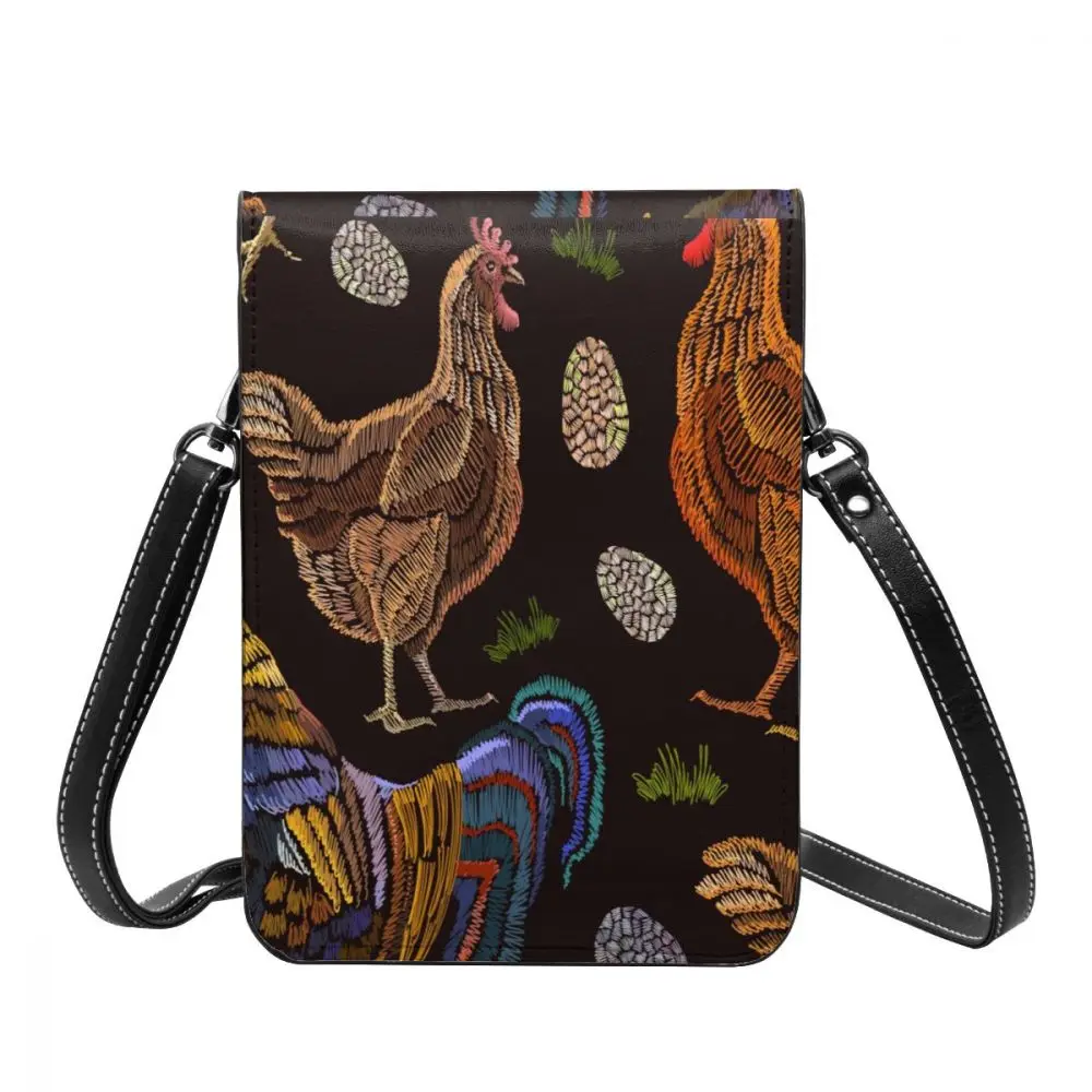Сумка-мессенджер на ремне с вышивкой в виде курицы и петуха кредитница кармашком