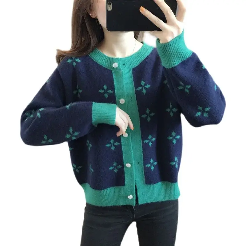 Кардиган трикотажный с круглым вырезом цветочным принтом |