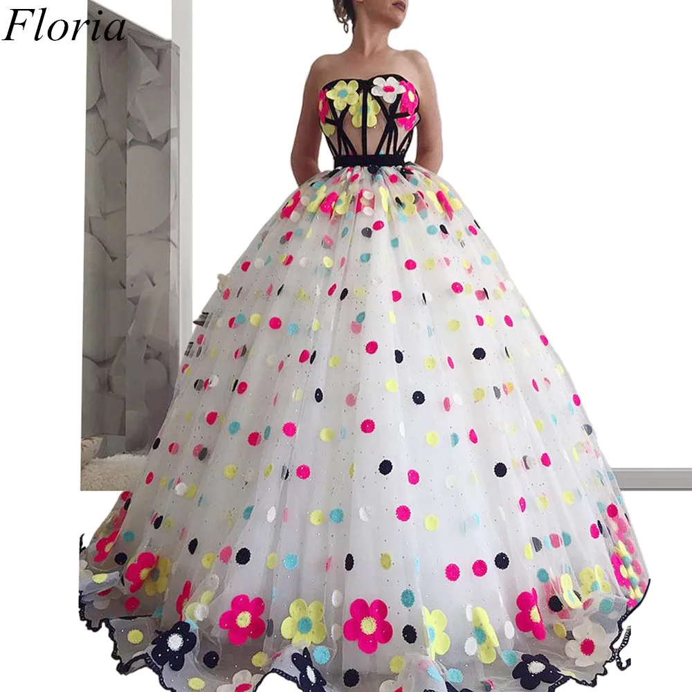 Роскошное платье принцессы знаменитости длинное без бретелек с цветами и