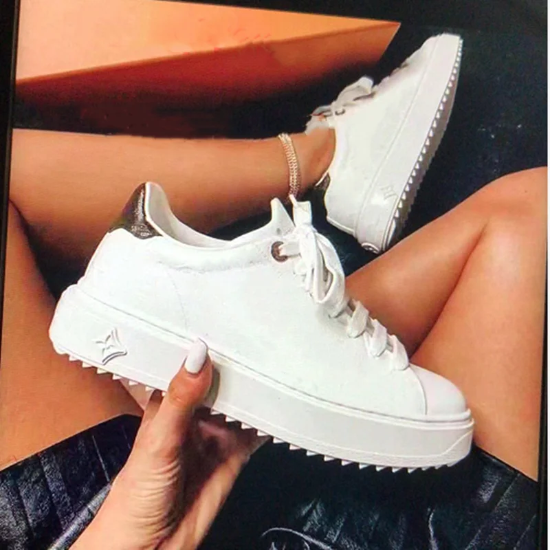 

2021 New Luxury Design Embossed Lace Leather Queen Emcee White Sneakers Shoes Casual Sneakers Women Shoes 2020 Tennis Shoes