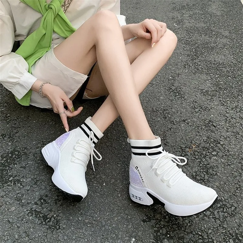 White Женские кроссовки на платформе; шикарные высокие женские туфли на высоком каблуке; сетчатые дышащие качественные женские кроссовки на танкетке со шнуровкой - Color: White