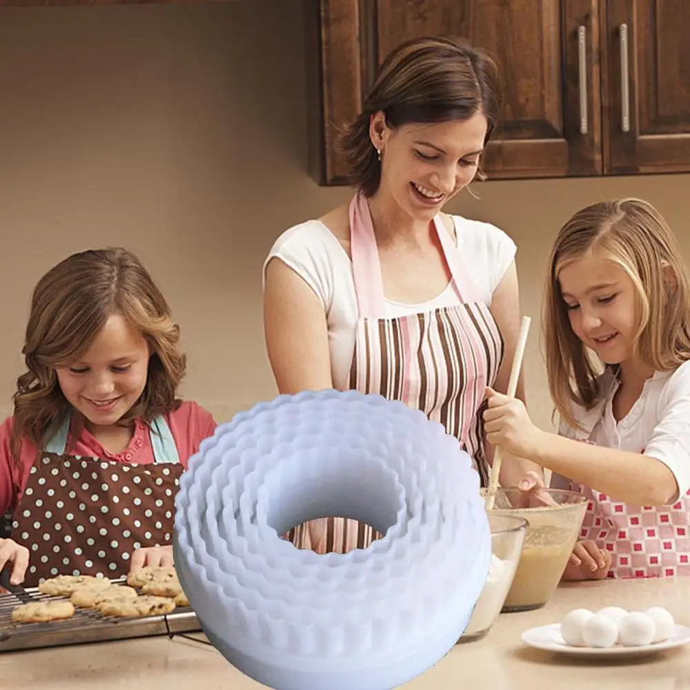 

Round Plastic Scalloped Fluted Cookie Pastry Biscuit Slicer Cutter Cake Cutter Round Mold Cake Cake Tools Decor Bread J0J5
