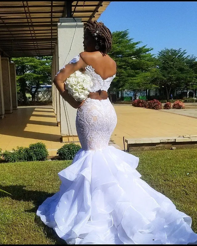 Женское свадебное платье с юбкой-годе оборками в виде каскада | Свадьбы и