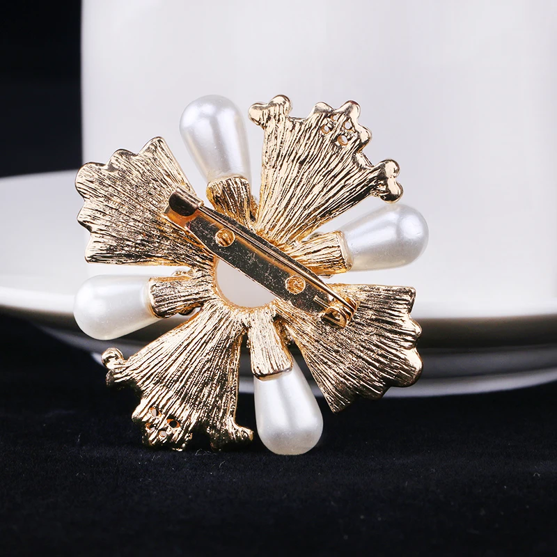 

baiduqiandu Brand New Arrival Simulated Pearl Vintage Style Cross Brooches for Women Fashion Dress Coat Accessories Jewelry