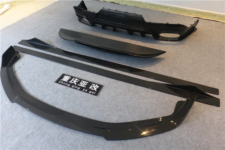 Углеродное волокно Передняя голова губы разветвители Задняя накладка на