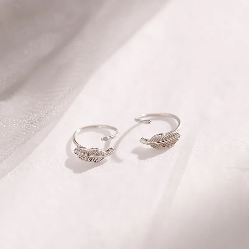 

Trendy Jewelry 2021 Clip Earrings Simple Spring Leaves Rotating Hight Quality Ear Cuff Clip Earring For Girl Woman Gifts