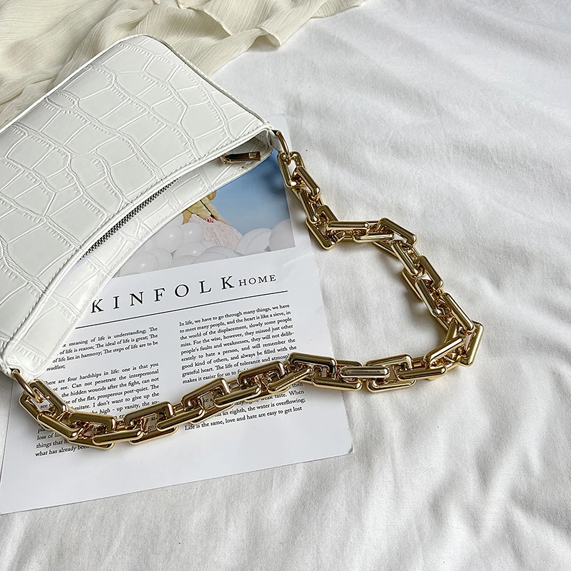 

High sense of small bag female 2021 new trendy summer wild messenger bag shoulder underarm bag chain bag small square bag