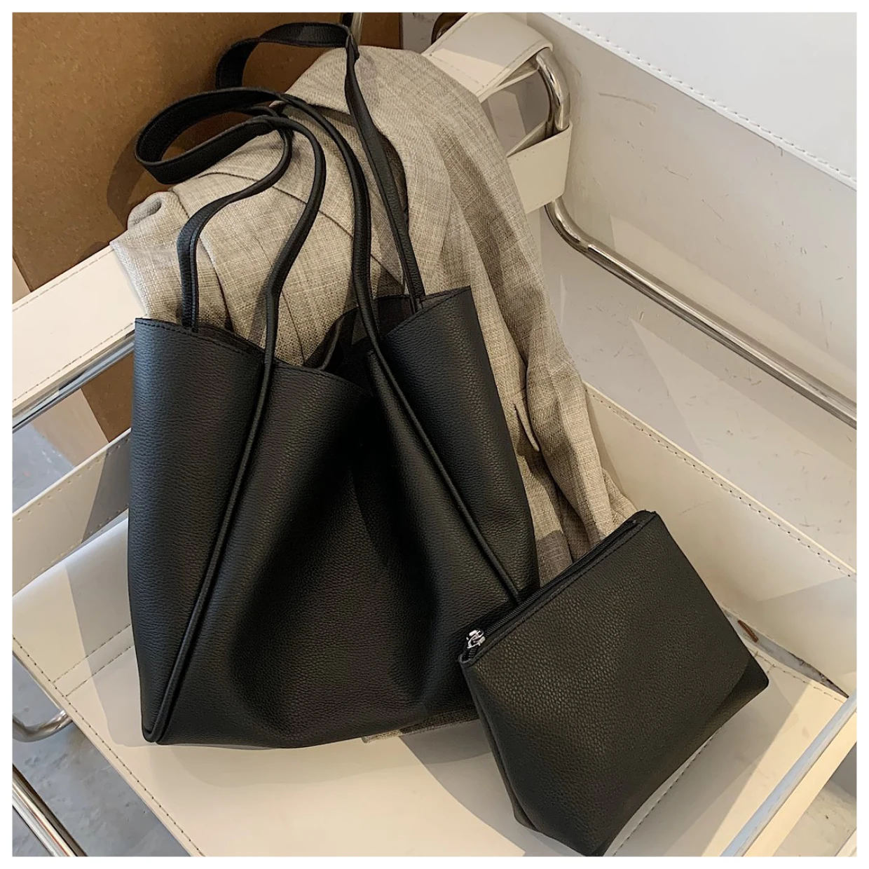 

Buy one get one free Autumn and winter large-capacity women's casual shoulder bag a large and a small Buy one get one free