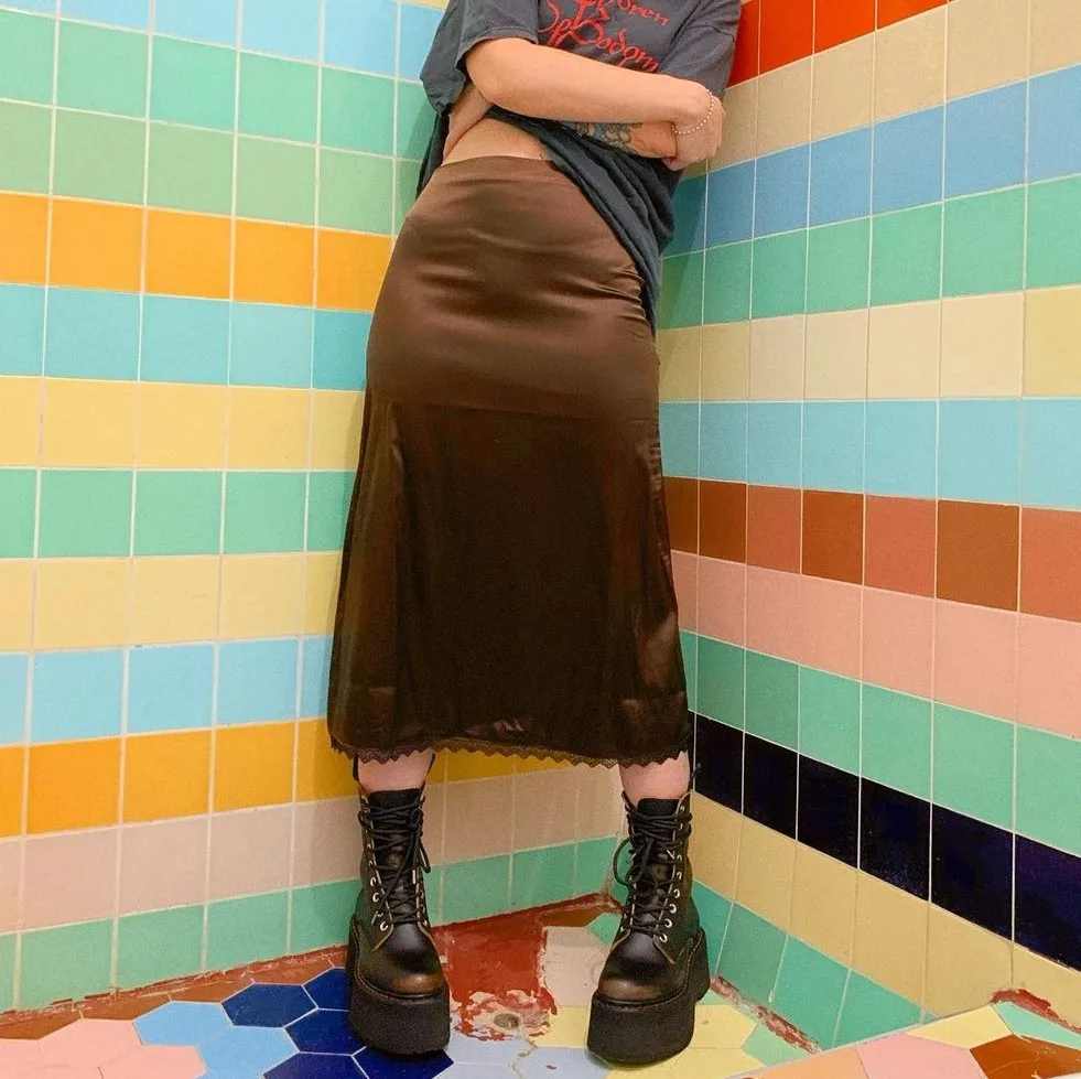 

Женская Длинная атласная юбка, коричневая, черная юбка в стиле гранж с кружевной отделкой, юбка в готическом стиле, лето 2021
