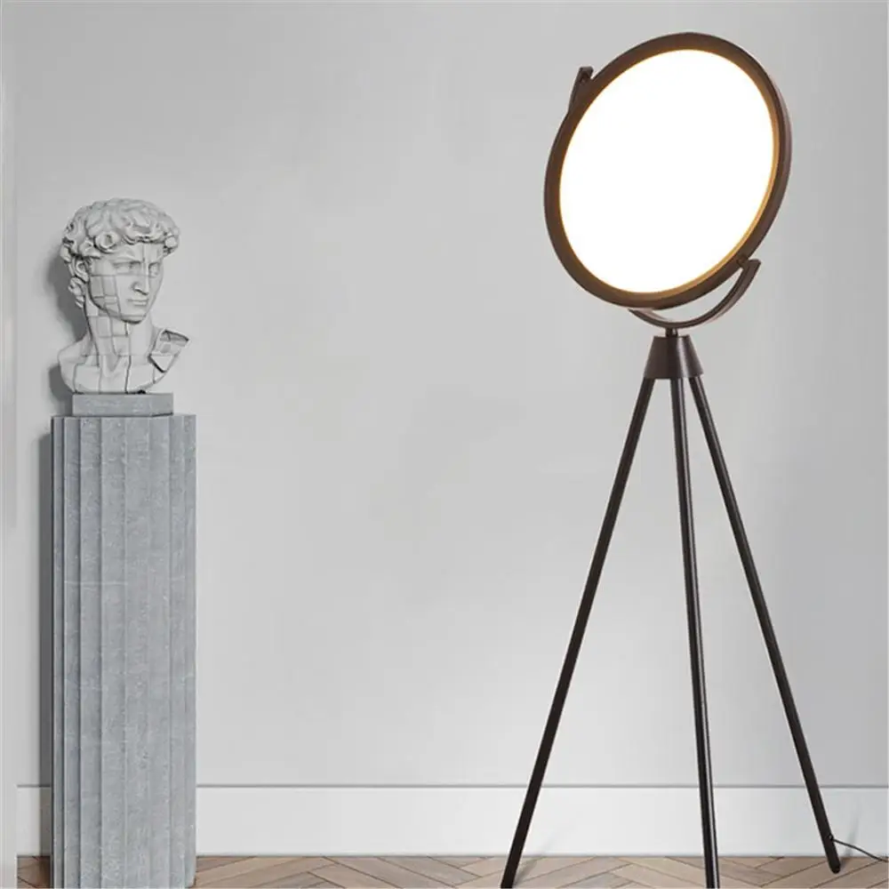 

Vintage Studio Design Industrial Tripod Floor Lamp Europe Style Floor Stand LED Studio Lamps Floor Reading Lamp for Office Study