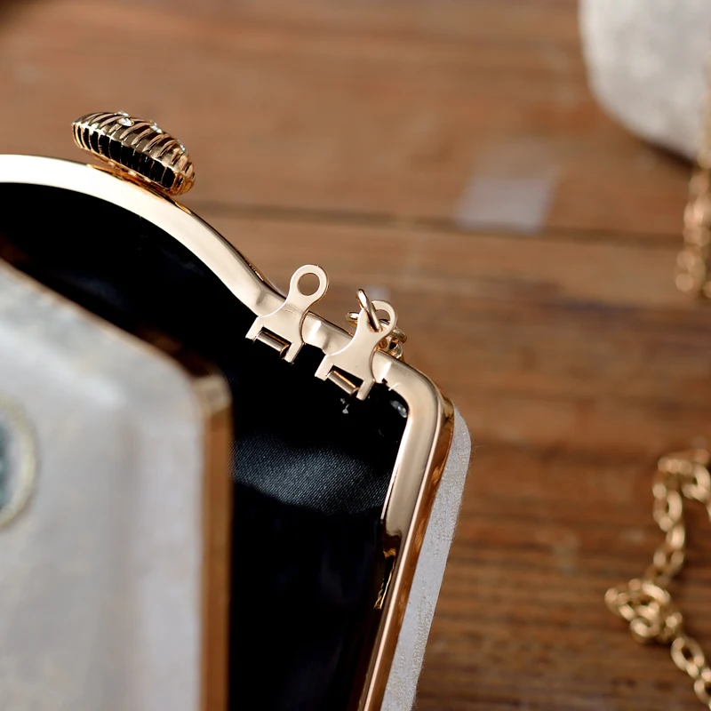 Женская шелковая Сумочка с цветочным принтом бежевая сумка цепочкой для