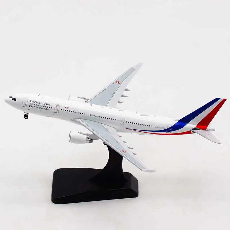 

1/400 весы 330 A330-200 Франция Air Force одна модель самолета сплава с отправка Шестерни самолета Коллекционная дисплей самолеты