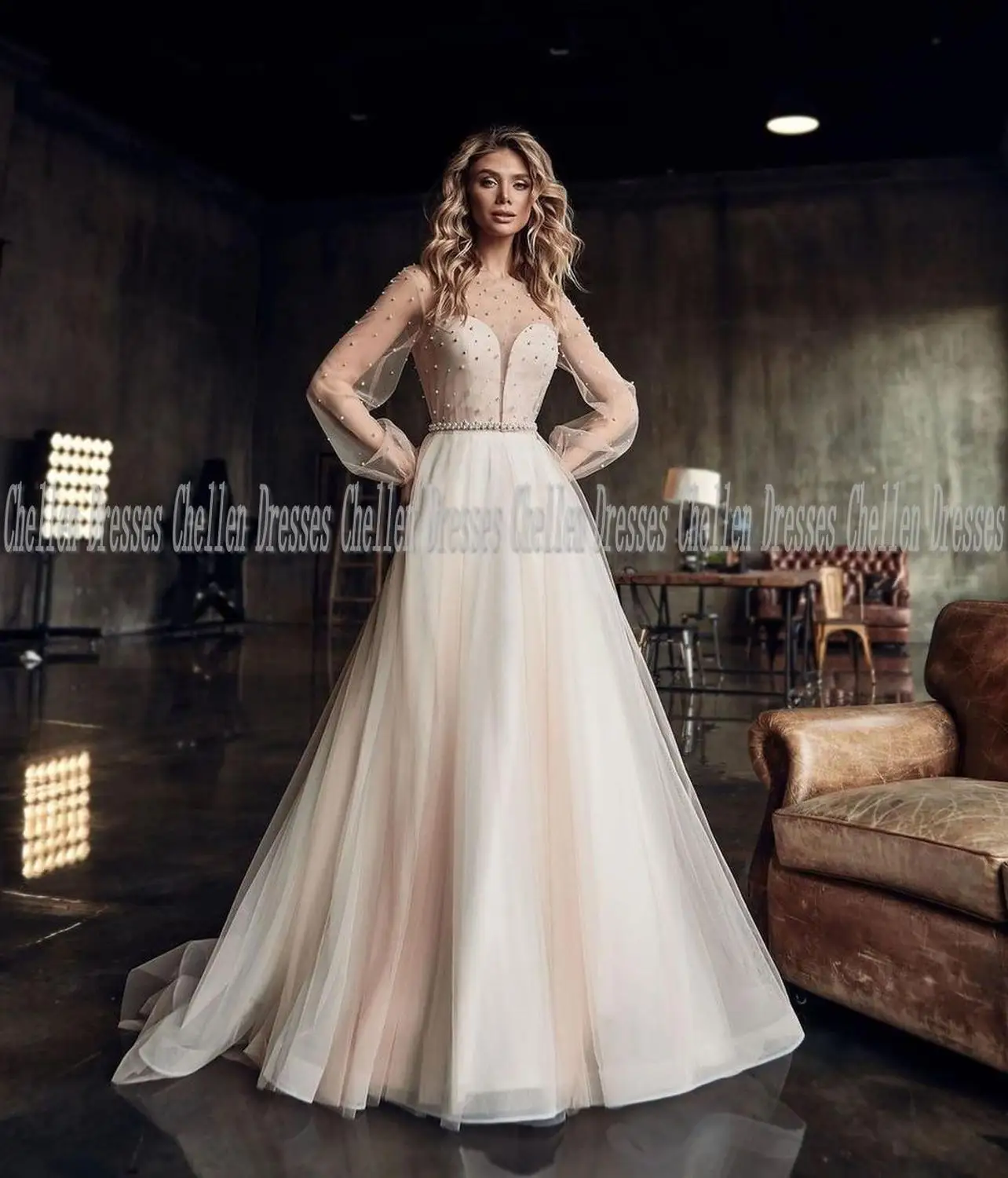 

Новинка 2021 г., элегантное легсветильник Прозрачное платье цвета шампань с круглым вырезом, длинными рукавами, жемчужинами, иллюзией, открыт...