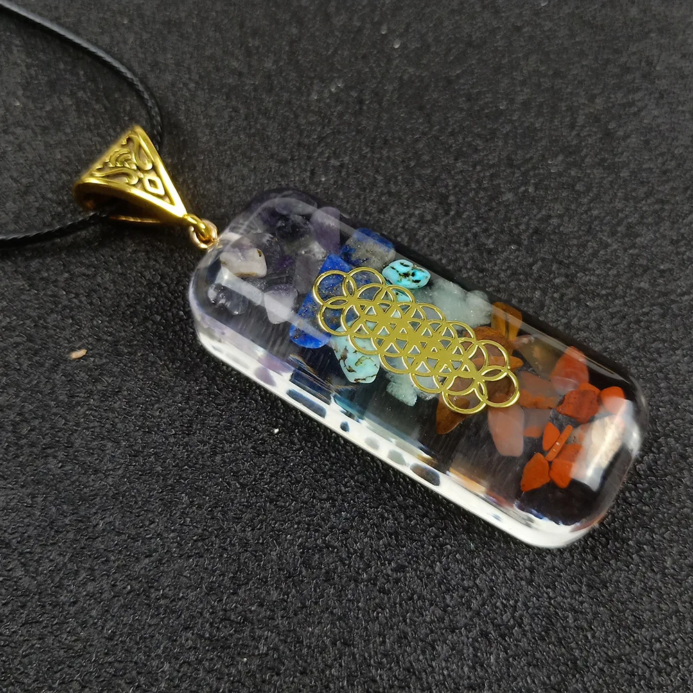

Natural Stone Crystal Seven Chakra Pendant Crystal Semi-precious Stone Crushed Stone Meditation Seven Chakra Necklace