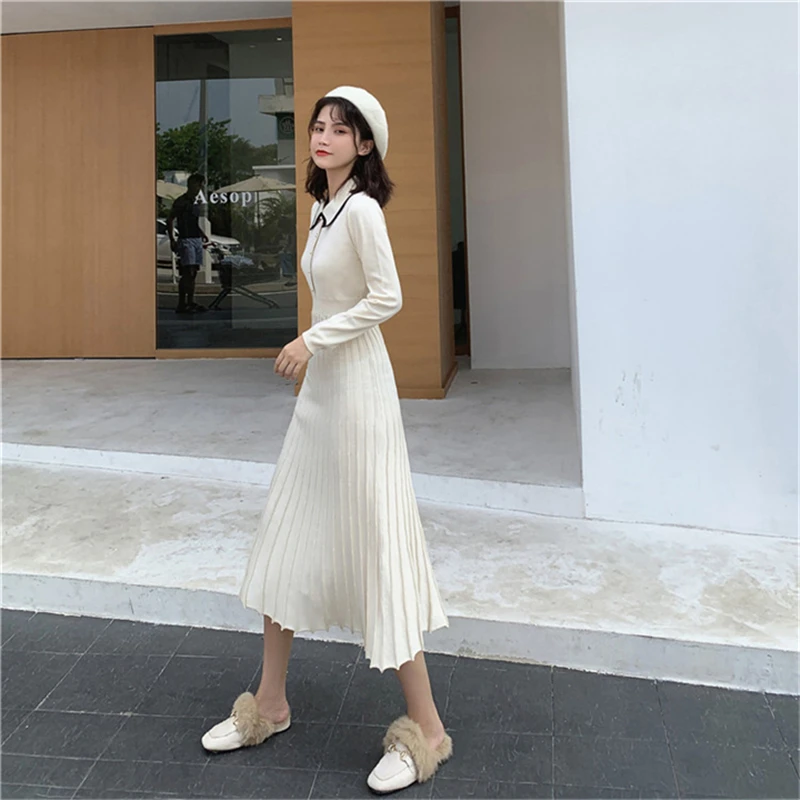 Женское трикотажное длинное платье с высокой талией черно белое длинным рукавом