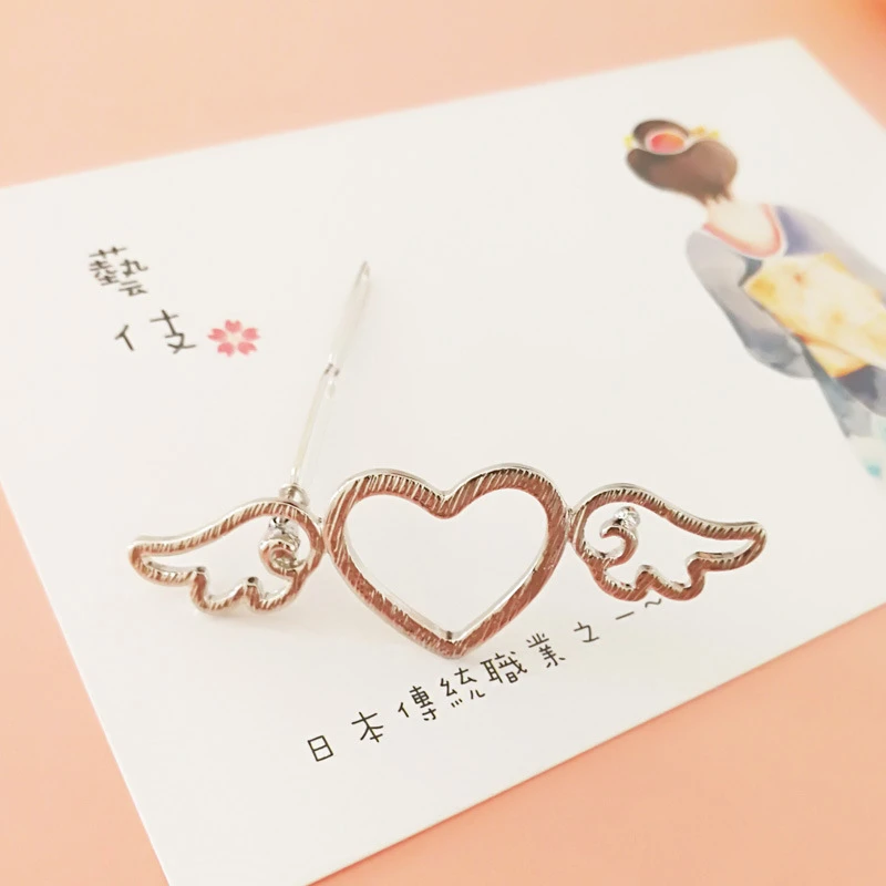 1 персональный ноутбук цвета металлик с украшением в виде крыльев Ангела любящее