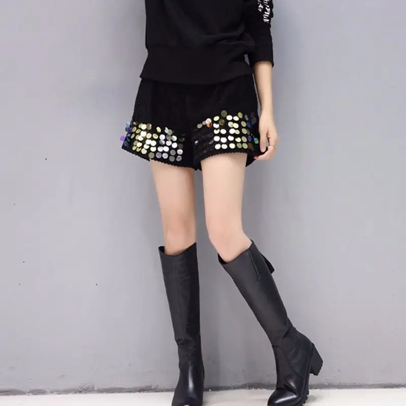 

2023 New Autumn Winter Fashion Corduroy Shorts Women Korean Style High Waist Beading Sequin Boots Shorts Size S-3XL Y549