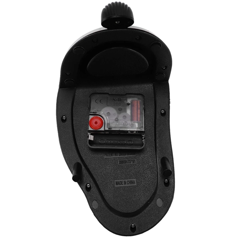 Сюрреалистичные таяющие искаженные настенные часы в стиле сюрреалиста