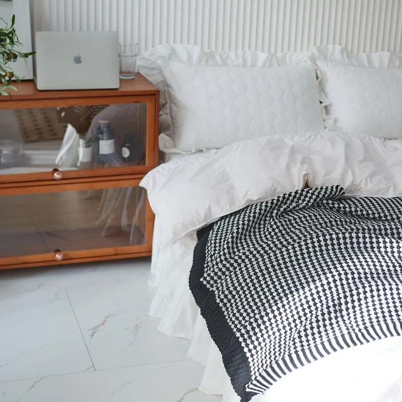 للبيع نقية اللون الشمال الصيف غطاء Lamb الشتاء أريكة الغداء كسر بطانية تكييف الهواء بطانية الشتاء سميكة الدافئة بطانية