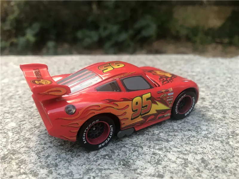 Машинка металлическая литая из м/ф Тачки 10 см | Игрушки и хобби