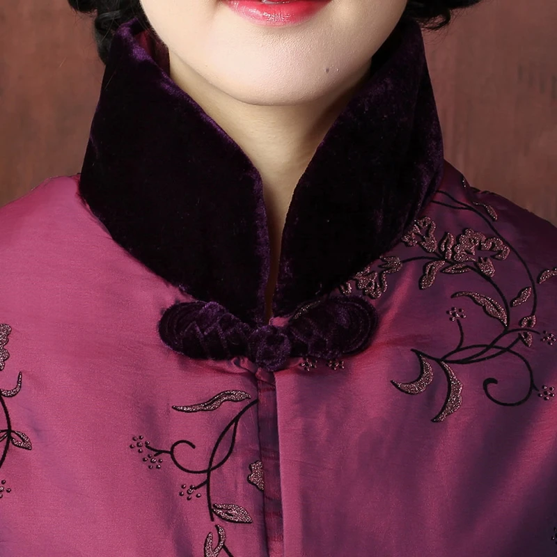 

blue silk velvet middle-aged mother mother-in-law cotton coat velvet embroidered lady Tang suit coat thin cotton coat 2019