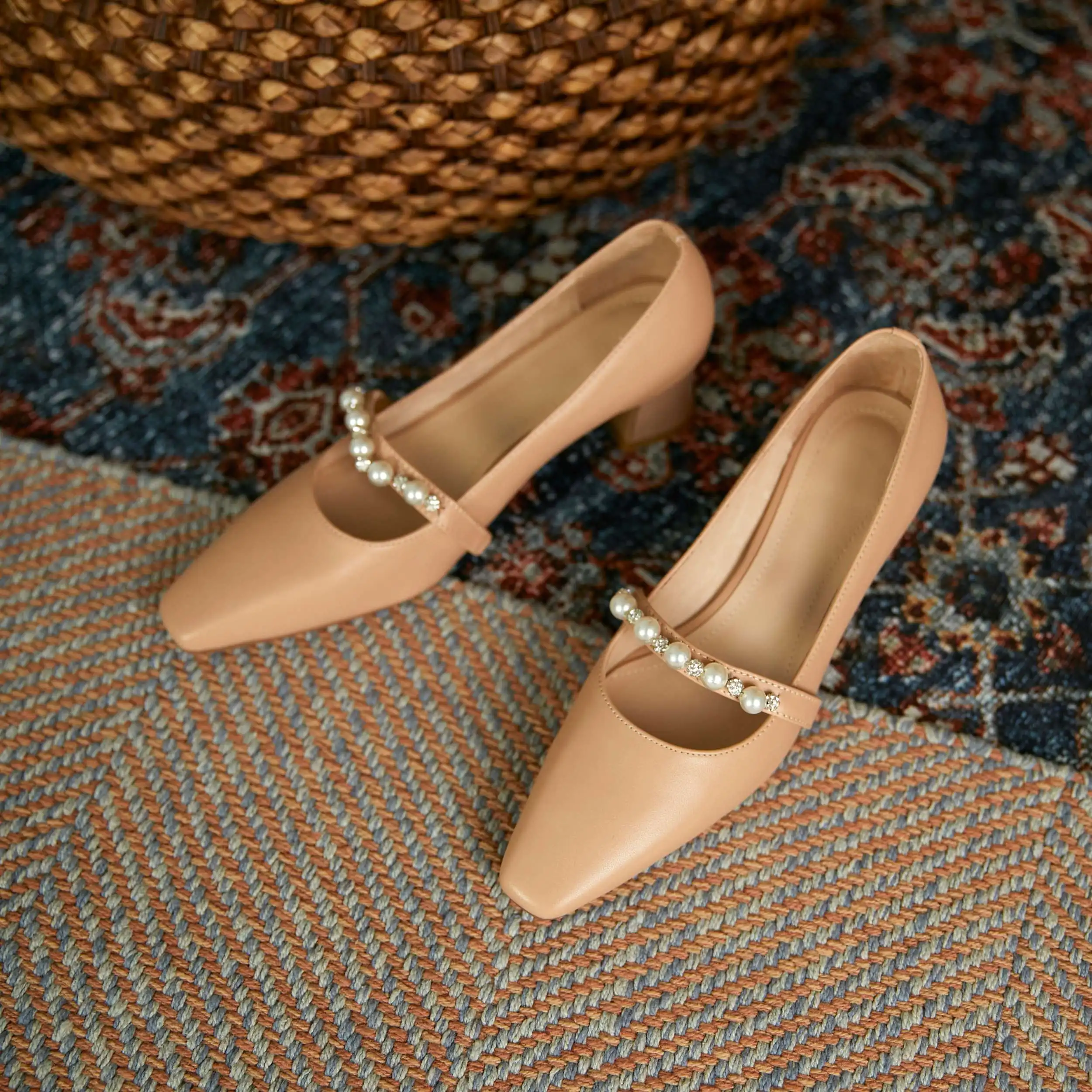 

Krazing pot genuine leather square toe high heels pearl decoration French romantic beauty lady dating slip on women pumps L48