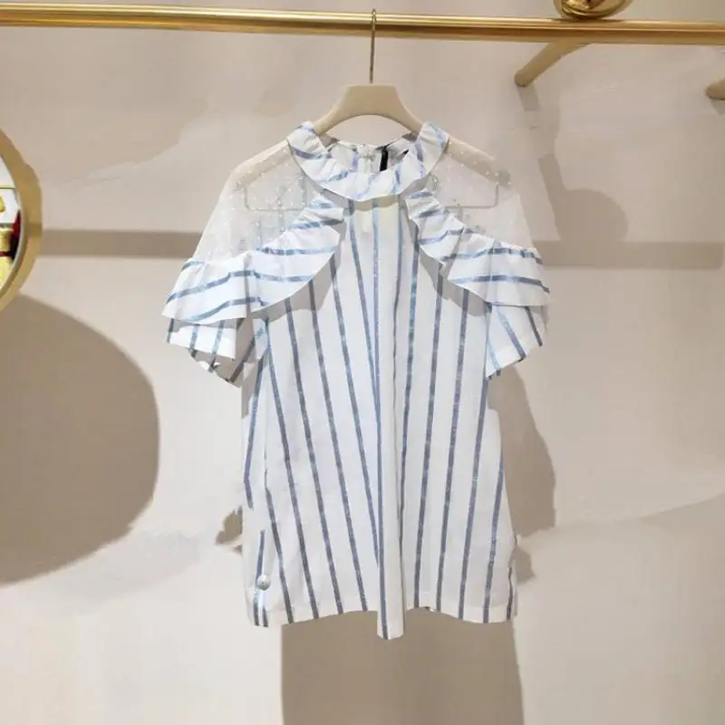 

Модная шикарная белая рубашка в полоску с оборками, круглым вырезом и открытыми плечами, кружевная блузка с короткими рукавами, женские офи...