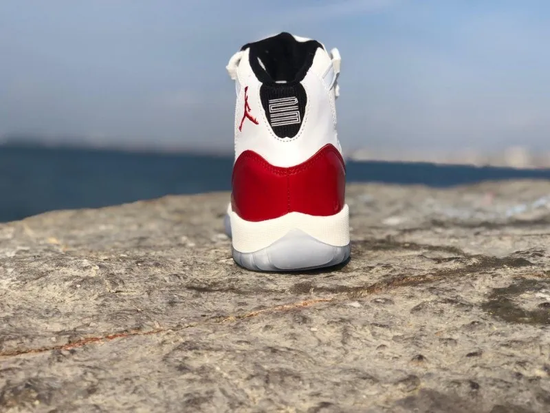 Jordan 11 Ретро Белый и черный
