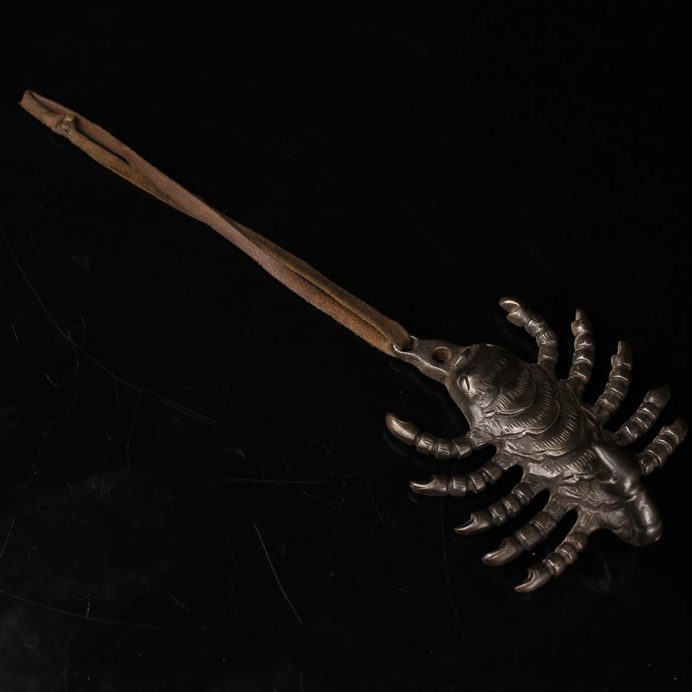 

Свадебные украшения сбор Тибетский старый hand-made гладить холодным утюгом резьбой для того, чтобы создать фигурка скорпиона кулон