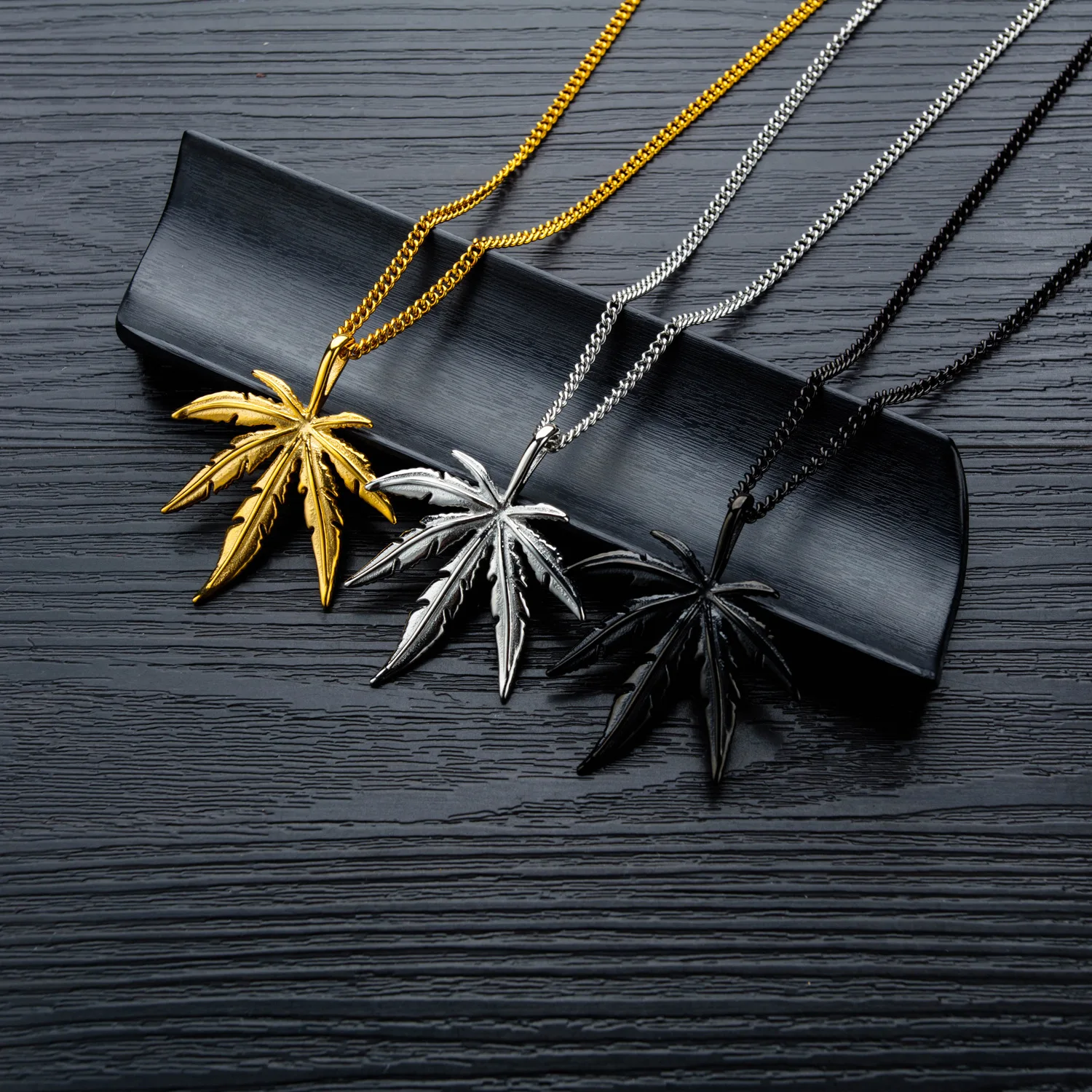 

Korean Ins Hip Hop Fashion Chain 2021 Trend Stainless Steel Color Golden Black Maple Asanoha Man Necklace 62Cm Pendant Jewelry