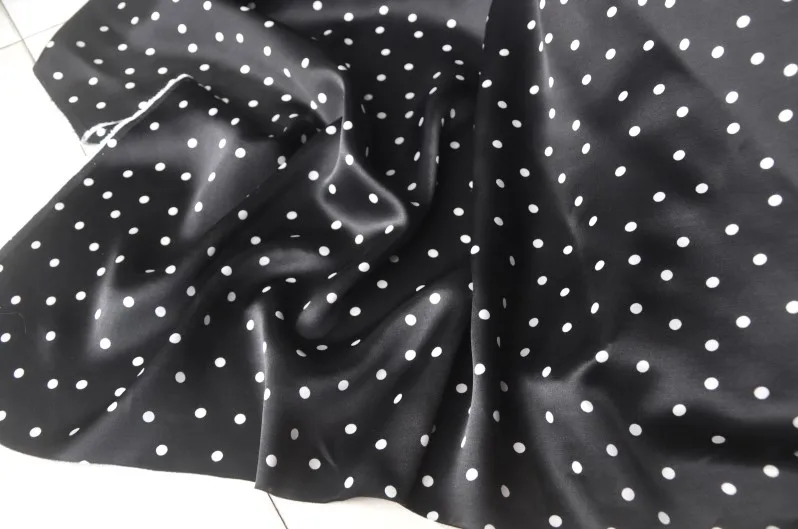 Бесплатная доставка натуральный шелк черный с белыми пятнами креп-атласная