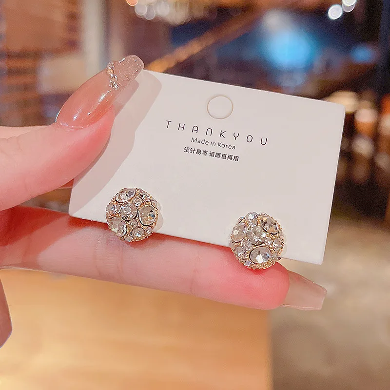 

Super Flash Design Sense Magnetic Earrings Female Creative Net Red No Pierced Ear Bone Clip Personalized Ear Jewelry