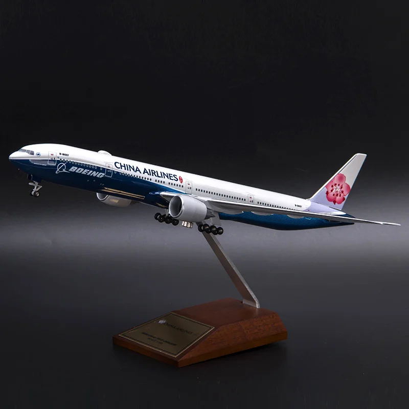 

37cm Simulate Assembly Air China Aircraft Model ABS Wheeled Boeing 777-300er China Airlines Airplane Model Blue Whale Painting