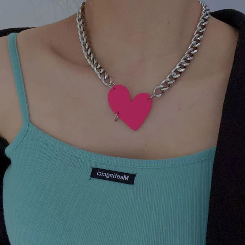 

Origin Summer Exaggeration Pink Oversize Irregular Love Heart Chokers Necklace for Women Chunky Chain Metallic Necklace Jewelry