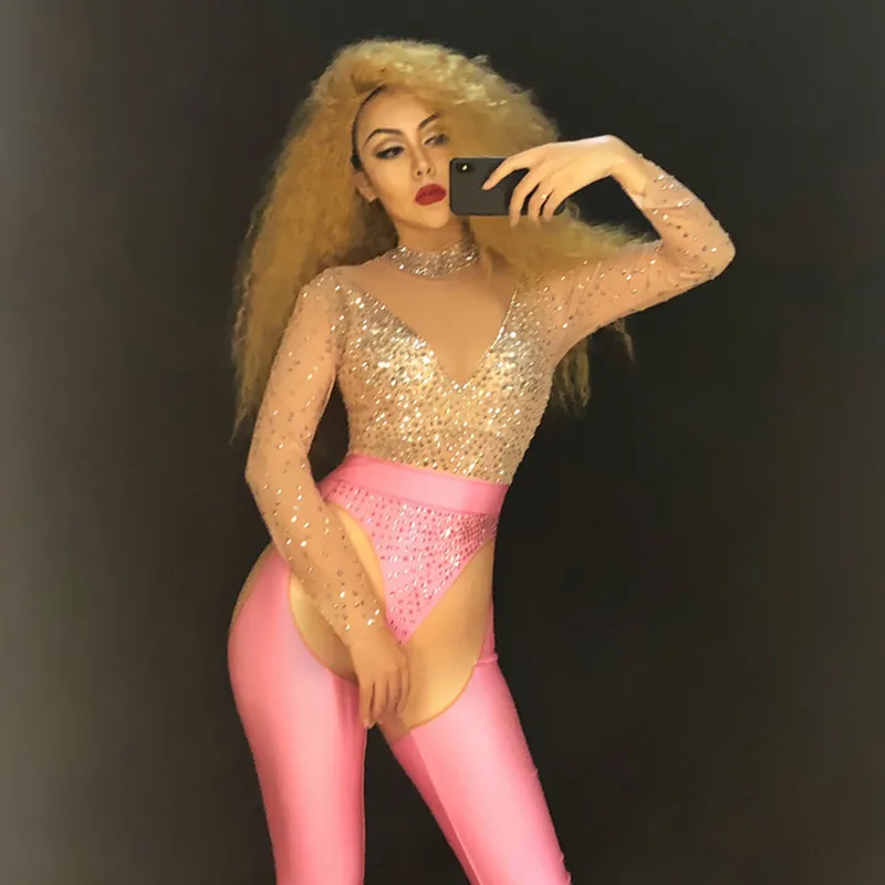 Серебристо розовый прозрачный комбинезон Стразы с блестящими кристаллами боди