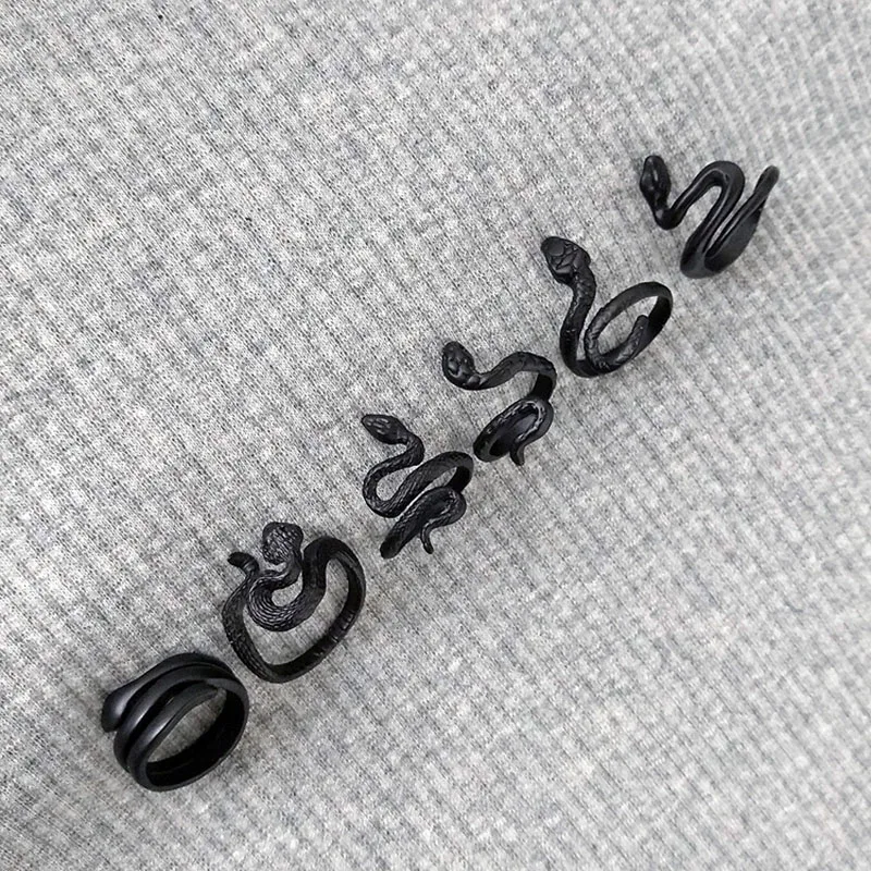 

FDLK 9 Styles Retro Punk Exaggerated Spirit Black Snake Ring Fashion Personality Stereoscopic Opening Adjustable Ring Jewelry