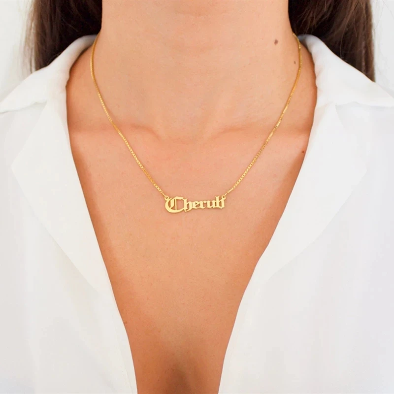 Цепочка с именем на английском языке для женщин и мужчин