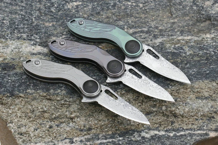 Goedkoop Titanium Legering Zakmes Mini Sleutelhanger Mes Camping Damascus Blade Carbon Fiber Handvat Pocket Outdoor Hunt Mes Kamp Mes