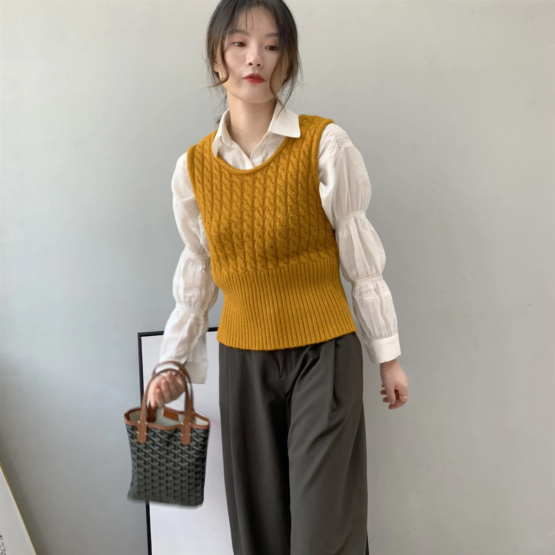 Утепленный жилет свитер женский Конопляный темперамент | Женская одежда