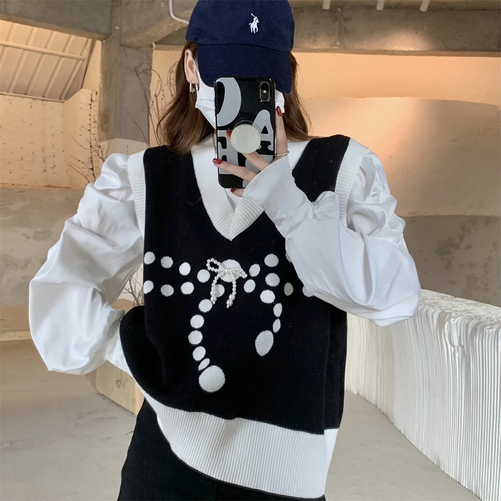 

Женский трикотажный жилет с V-образным вырезом