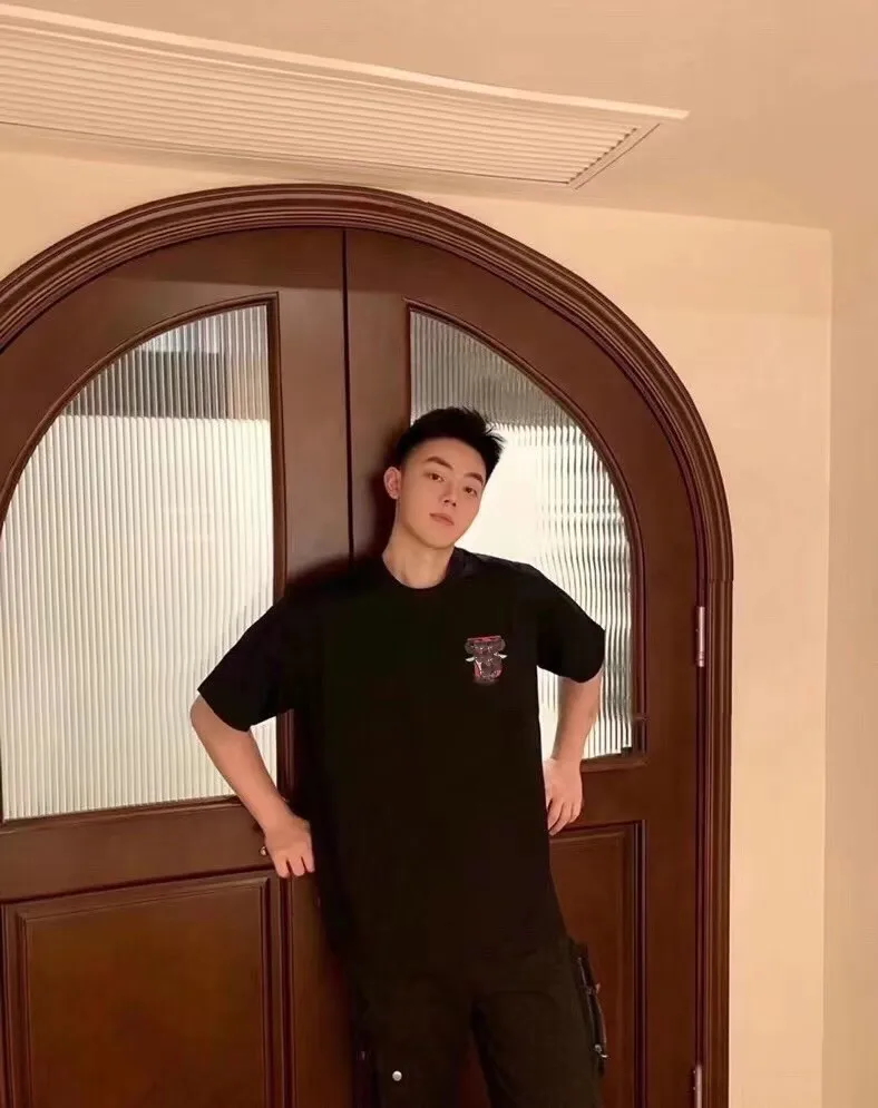 

2021 Summer Unisex new versatile Short Sleeve T color embroidery Fixed weaving and dyeing for comfort