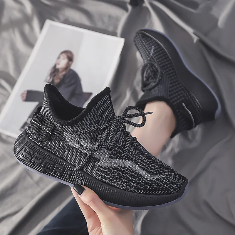 Женские кроссовки на толстой подошве белые плоской вулканизированной шнуровке