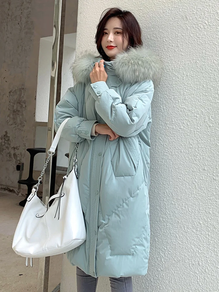 Женский зимний пуховик с капюшоном длинный белый большим воротником из меха