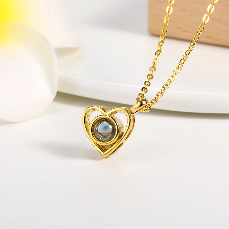 

Romantic Couple Heart Shape 100 Languages I Love You Projection Pendant Necklace Woman Choker Jewelry Lover Gift Wedding Jewelry