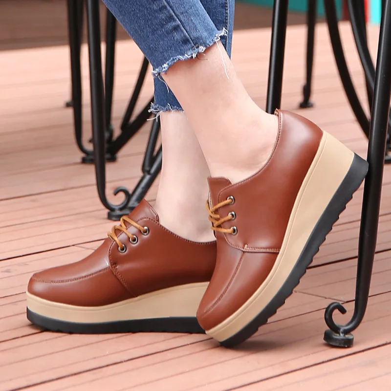 

Women's shoes Thick bottom made of genuine leather casual shoes fashionable waterproof on the platform sneakers plus size