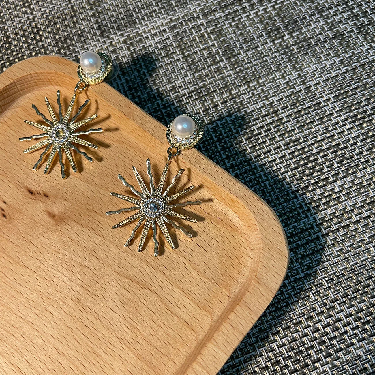 

Retro Baroque Sunflower Pearls Earrings for Women Originality Simple Elegant 2021 Korea Fashion Jewelry Gifts for Girls